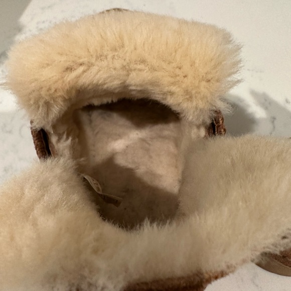 Ugg Short Fashion Boot in Chestnut - Picture 9 of 9